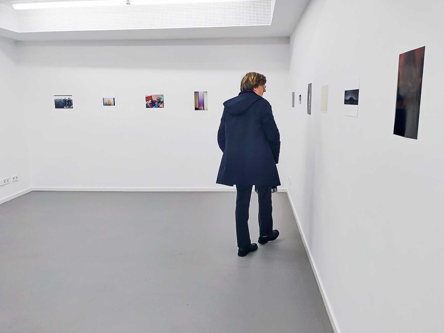 Exhibition view of minimal at Case – Projektraum der Fotografie
